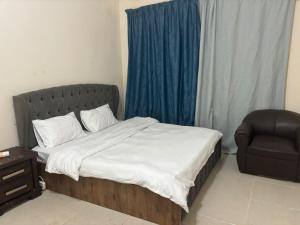 Postel nebo postele na pokoji v ubytování Wehome Sharjah Al Nahda