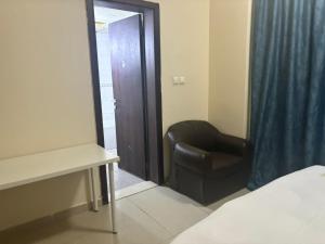 Postel nebo postele na pokoji v ubytování Wehome Sharjah Al Nahda