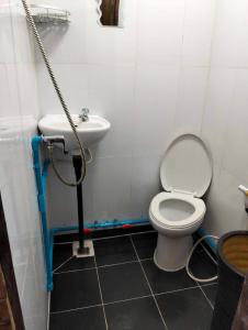 Koupelna v ubytování Bong's Guesthouse M'Pai Bay