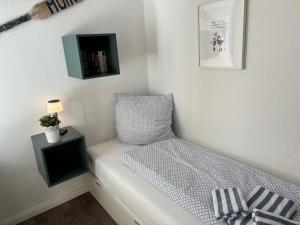 Giường trong phòng chung tại Haus Uthlande Ferienwohnung Küstenperle +15 ảnh