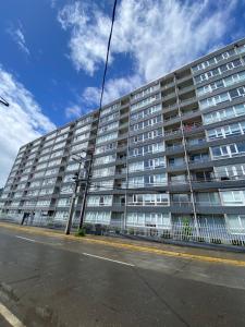 a large apartment building on the side of a street at Departamento Condominio Aldunate in Temuco