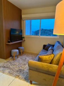 TV a/nebo společenská místnost v ubytování Charmoso apartamento na terra do Talian!