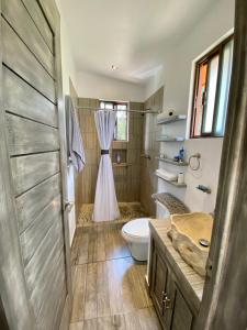 Un baño de Villa Nona 111 fotos más