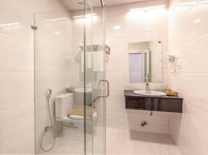 Ένα μπάνιο στο Thanh Do Hotel