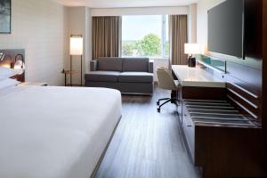 Voodi või voodid majutusasutuse Delta Hotels by Marriott Fredericton toas