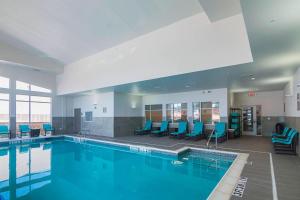 Bazén v ubytování Residence Inn by Marriott Denton nebo v jeho okolí