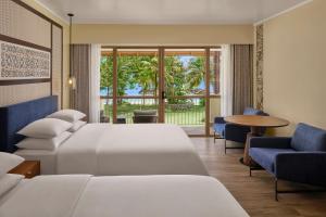 Postel nebo postele na pokoji v ubytování Sheraton Samoa Beach Resort