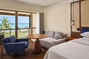 Postel nebo postele na pokoji v ubytování Sheraton Samoa Beach Resort