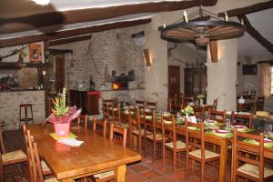 Restoran atau tempat lain untuk makan di Domaine du Bas Chalus