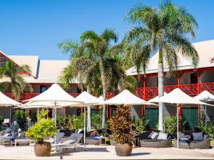 O grădină în afara Cable Beach Club Resort & Spa