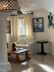 Χώρος καθιστικού στο Jacks Hill Villa - Kingston