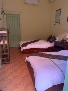 Ein Bett oder Betten in einem Zimmer der Unterkunft Phong lack Guest House