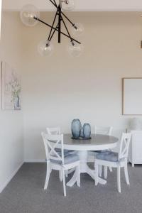 Φωτογραφία από το άλμπουμ του Luxury on the Derwent Family home with Hot Tub στο Sandy Bay +48 φωτογραφίες