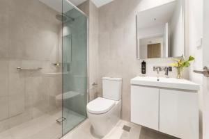a bathroom with a toilet and a sink and a shower at Kangaroo Point Apartment by Urban Rest in Brisbane +18 photos
