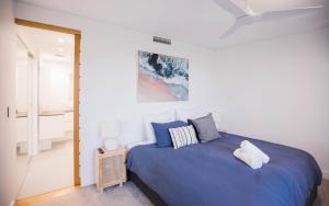 Ένα ή περισσότερα κρεβάτια σε δωμάτιο στο Unit 118 Luxury Beachfront Penthouse - Cotton Beach +20 φωτογραφίες