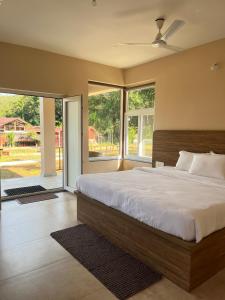 Postel nebo postele na pokoji v ubytování Kanive Eco Stay sakleshpur + 37 fotografií