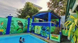 Πισίνα στο ή κοντά στο Scenic View Tourist Inn