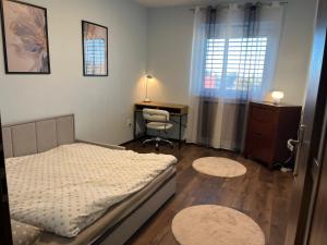Postel nebo postele na pokoji v ubytování Esterhazy Apartman