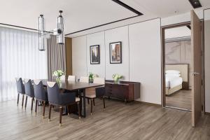 Postel nebo postele na pokoji v ubytování Daegu Marriott Hotel
