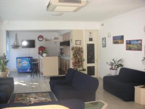 A television and/or entertainment centre at Hotel Canasta