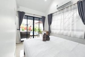 Ένα ή περισσότερα κρεβάτια σε δωμάτιο στο Luxury Pool Villa Pattaya Center C8 - 4 Bedroom +50 φωτογραφίες