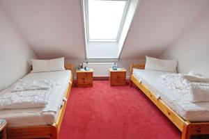 Postel nebo postele na pokoji v ubytování Ferienwohnung De Draggen