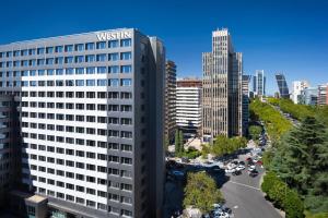Nespecifikovaný výhled na destinaci Madrid nebo výhled na město při pohledu z hotelu