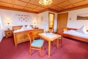 A bed or beds in a room at Berggasthof - Pension Lahnerhof