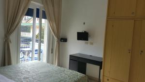 A bed or beds in a room at Hotel Canasta