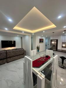 Η κουζίνα ή μικρή κουζίνα στο Yeff Casa Mia en Cali