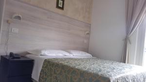 A bed or beds in a room at Hotel Canasta
