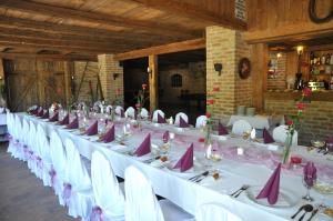 A restaurant or other place to eat at Hotel Stara Skola