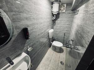 Koupelna v ubytování Shree Balaji Comfort