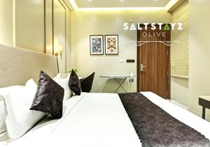 Postel nebo postele na pokoji v ubytování Saltstayz Select - Pitampura
