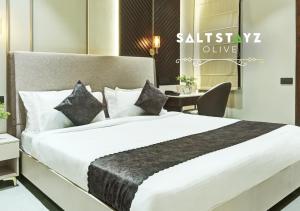 Postel nebo postele na pokoji v ubytování Saltstayz Select - Pitampura