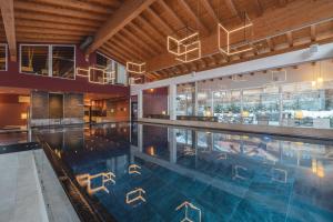 Bazén v ubytovaní Das Walchsee Resort alebo v jeho blízkosti