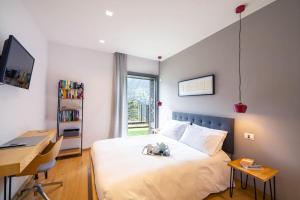 a bedroom with a bed and a desk and a computer at Bellavista Laglio Lagoon B by Italian Apartments in Laglio +34 photos
