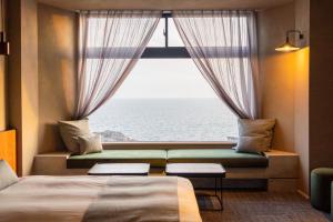 Postel nebo postele na pokoji v ubytování Uenimo Onsen Hotel Shirahama + 37 fotografií