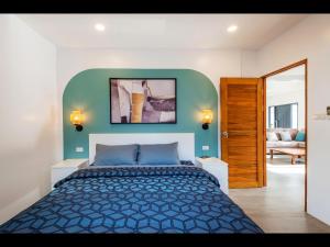 Postel nebo postele na pokoji v ubytování Oasis 4BR Private Pool Villa in central Ao Nang