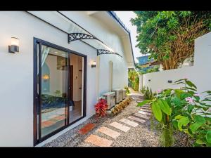 Zahrada ubytování Oasis 4BR Private Pool Villa in central Ao Nang