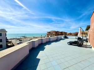 Gallery image of La Terrazza sul Mare - Apt 15 min to Fiumicino in Lido di Ostia