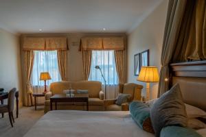Ruang duduk di The Keadeen Hotel