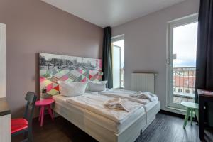 Cama o camas de una habitación en MEININGER Hotel Berlin Alexanderplatz