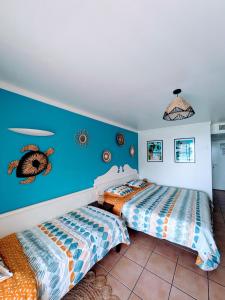 Ліжко або ліжка в номері Ti'Karaïb Appartement Vue Mer