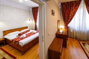 Postel nebo postele na pokoji v ubytování Hotel Transilvania