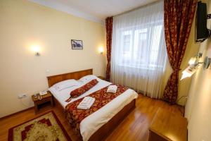 Postel nebo postele na pokoji v ubytování Hotel Transilvania