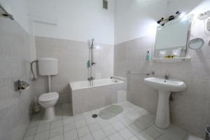Koupelna v ubytování Hotel Transilvania