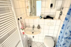 Ένα μπάνιο στο Wohnung Im Herzen der Innenstadt +13 φωτογραφίες