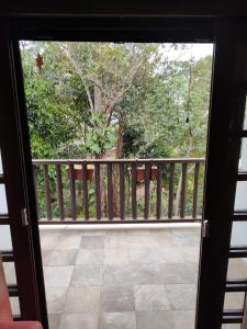 En balkon eller terrasse på Apartamento em Itaipava