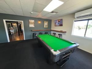 a room with a green pool table in it at Hotel Thangool in Thangool